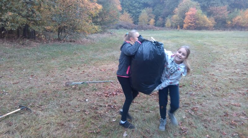 Klasy 5A i 5C podczas acji Kasztanowce