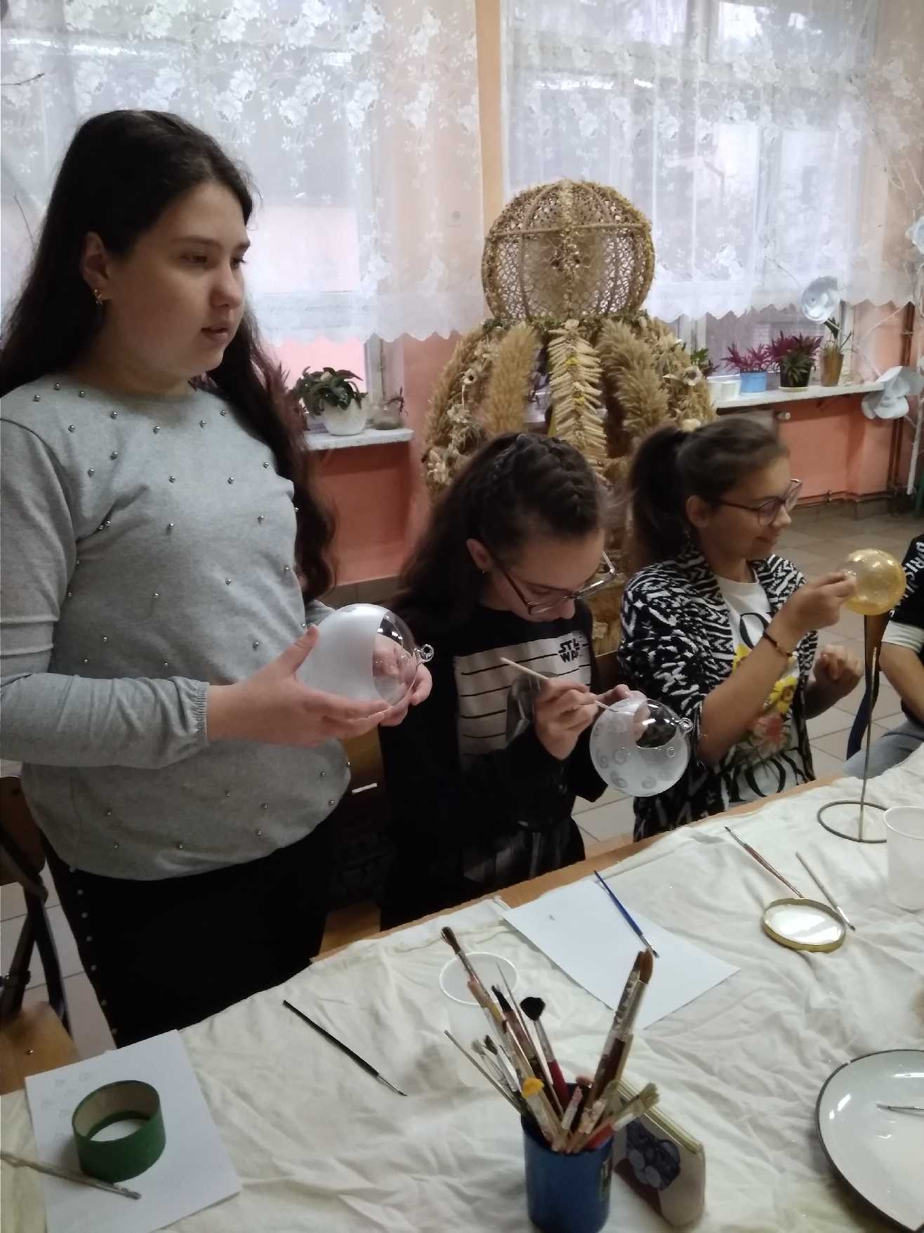 Warsztyty plastyczne „Malowanie na szkle”